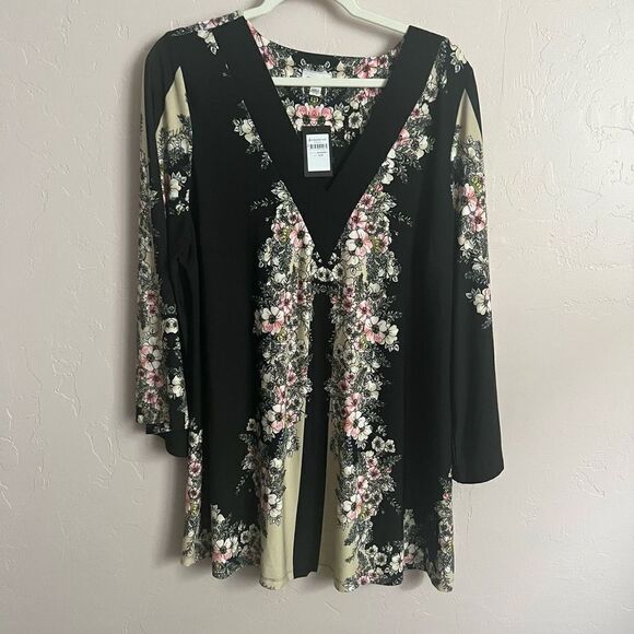 NWTs AVENUE Tunic - Picture 1 of 5